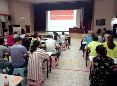 徐州教育局组织“女童保护”讲师团开展送课培训活动